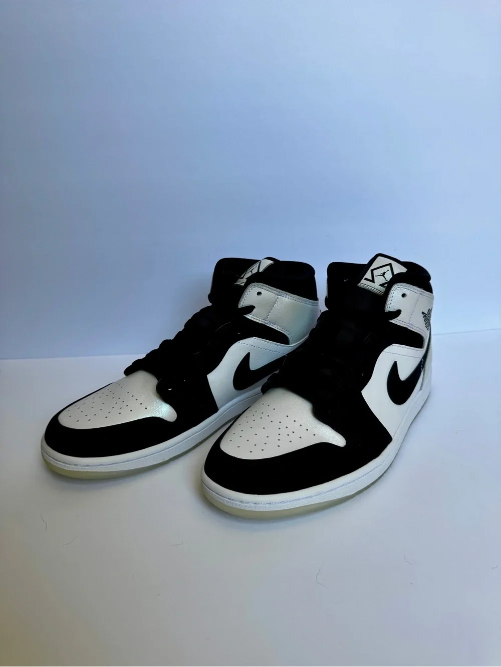 *NWT* Jordan Air Jordan 1 Mid SE - Black/White men’s 10
